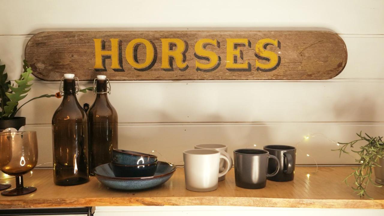 Quirky Vintage Horsebox Conversion With Stunning Views Of Ardingly Reservoir Balcombe Εξωτερικό φωτογραφία