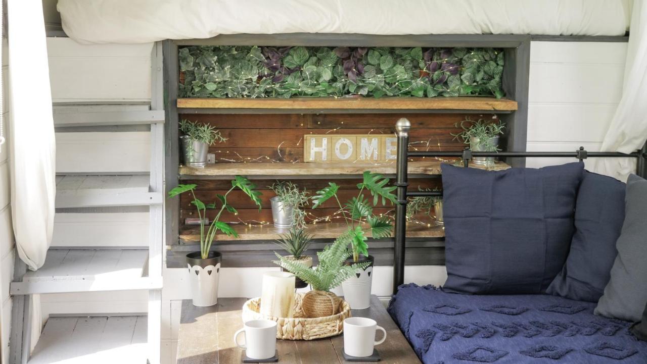 Quirky Vintage Horsebox Conversion With Stunning Views Of Ardingly Reservoir Balcombe Εξωτερικό φωτογραφία