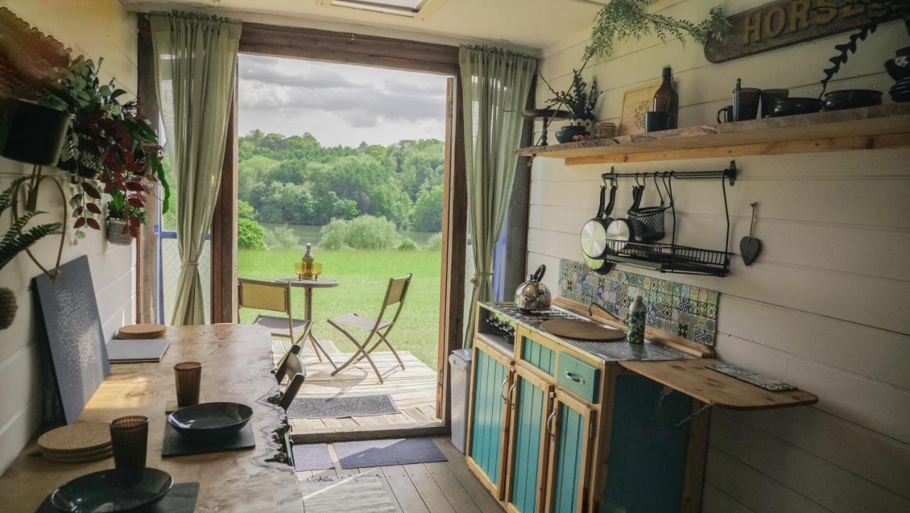 Quirky Vintage Horsebox Conversion With Stunning Views Of Ardingly Reservoir Balcombe Εξωτερικό φωτογραφία