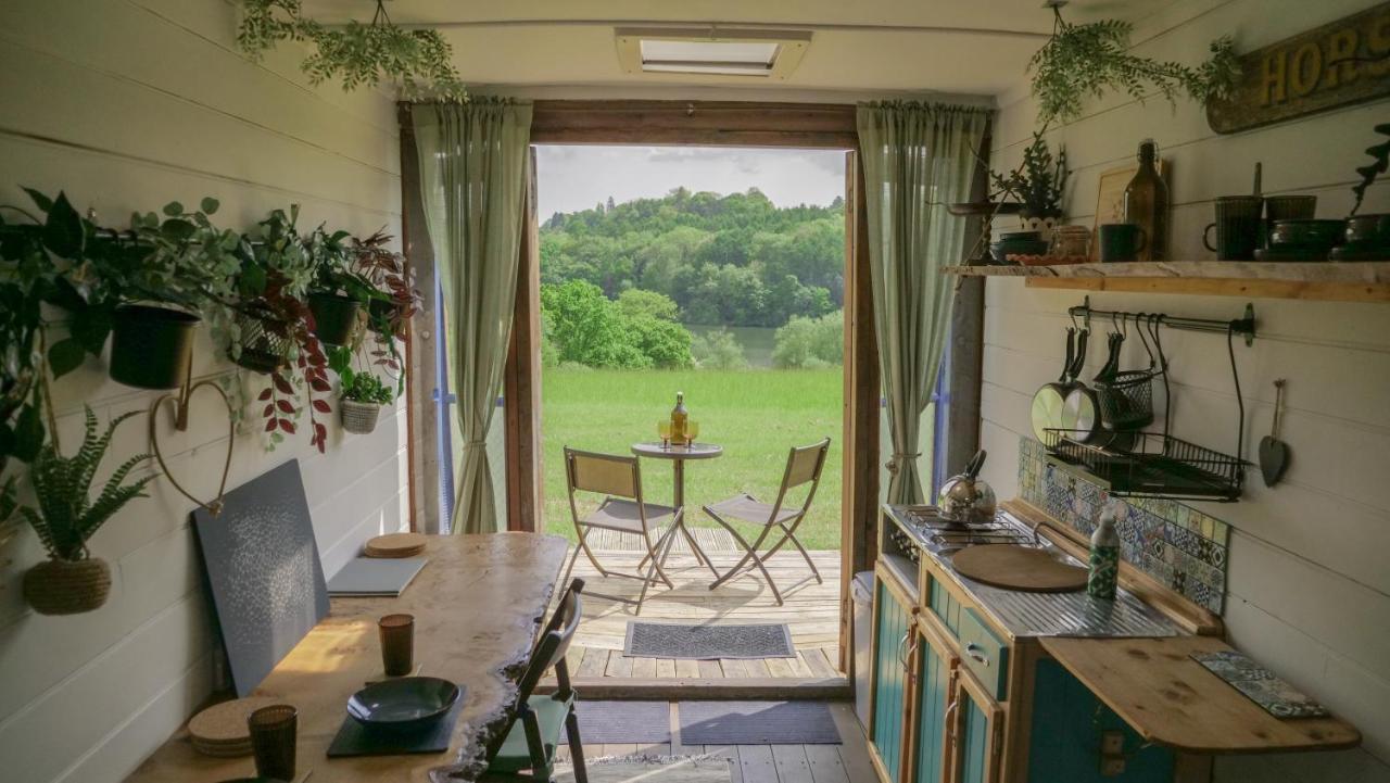 Quirky Vintage Horsebox Conversion With Stunning Views Of Ardingly Reservoir Balcombe Εξωτερικό φωτογραφία